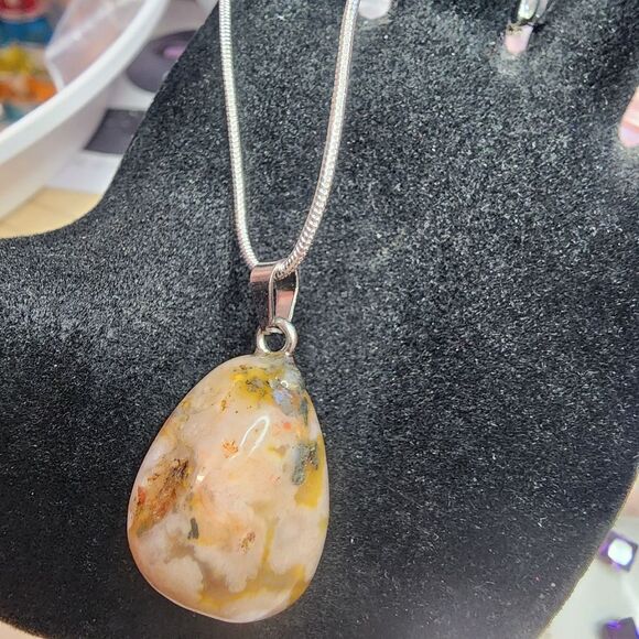 Flower Agate Dainty Necklace chain is 925 sterling silver - Picture 4 of 6